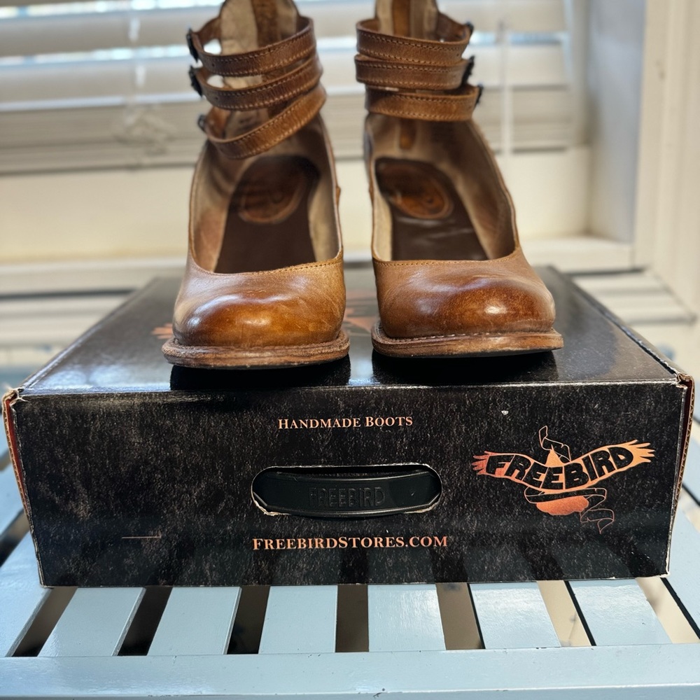Used Randi zip back beautiful leather boots.